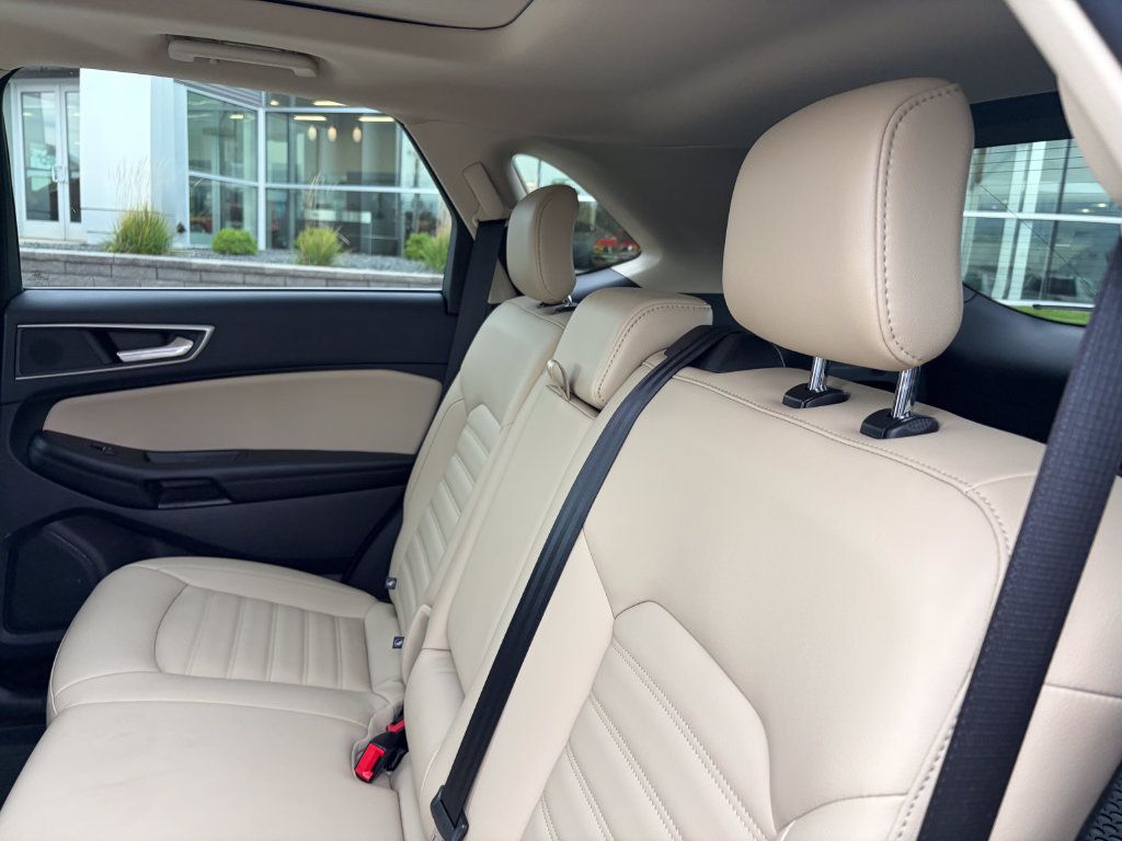 Used 2022 Ford Edge SEL w/ Convenience Package AWD/4WD image 13