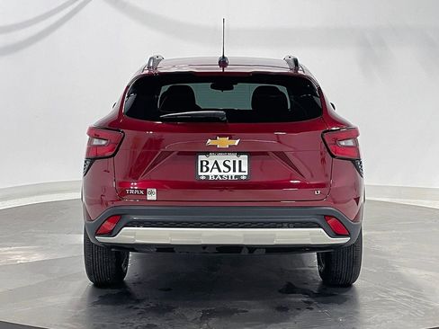 Used 2024 Chevrolet Trax LT image 12