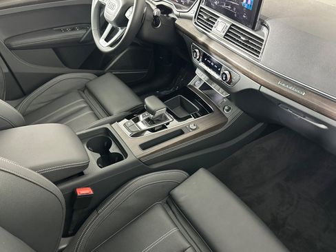 Used 2024 Audi Q5 e Premium Plus w/ Premium Plus Package image 15