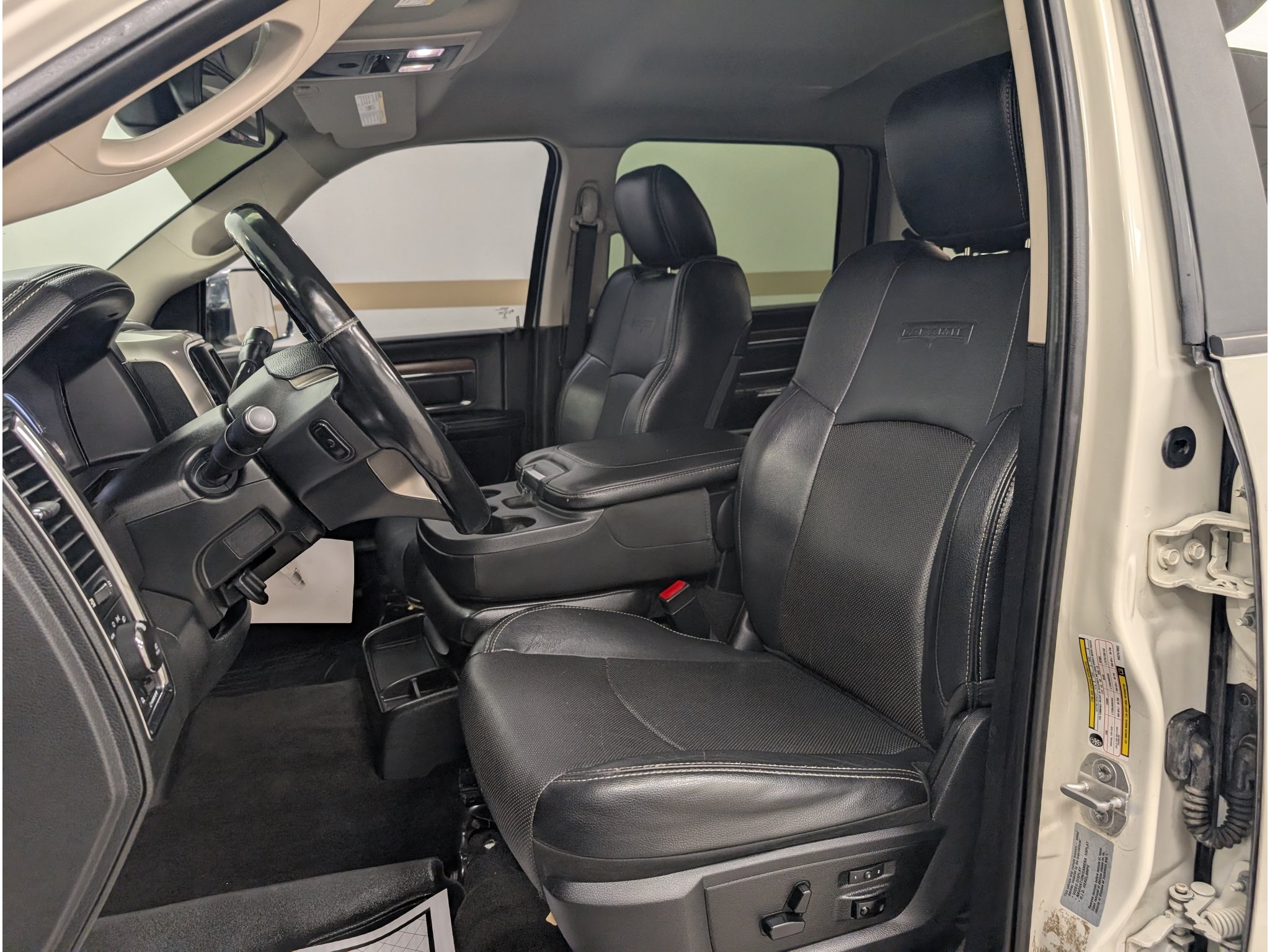 Used 2017 RAM 3500 Laramie AWD/4WD image 6
