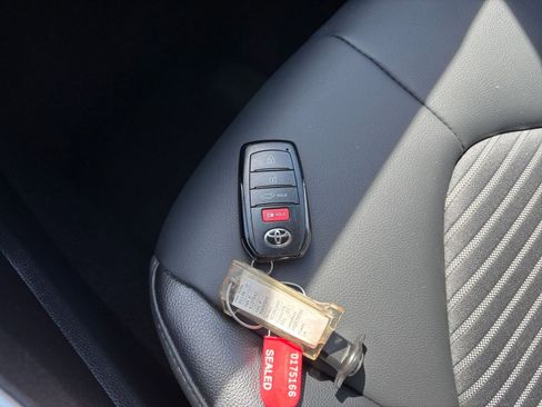 Used 2025 Toyota Highlander XSE AWD/4WD image 22