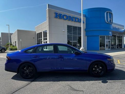 Used 2025 Honda Accord Sport image 4