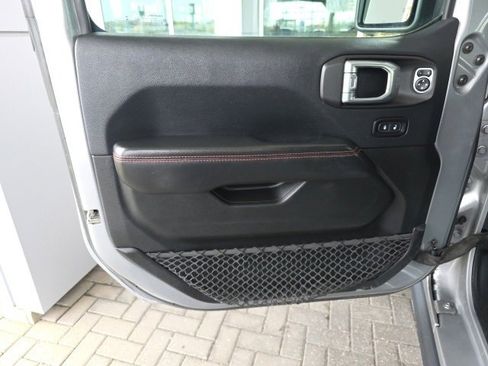 Used 2018 Jeep Wrangler Unlimited Rubicon w/ Dual Top Group image 19