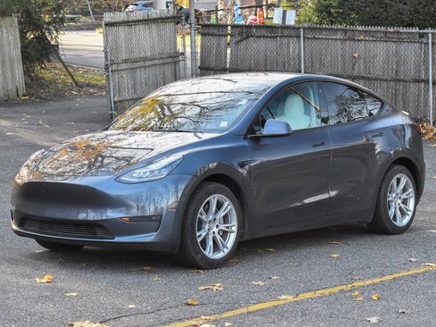 Used 2021 Tesla Model Y Long Range image 2