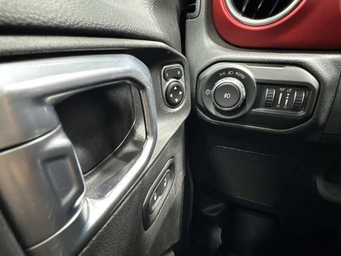 Used 2022 Jeep Wrangler Unlimited Rubicon w/ LED Lighting Group AWD/4WD image 13
