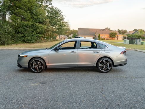Used 2023 Honda Accord Sport image 9
