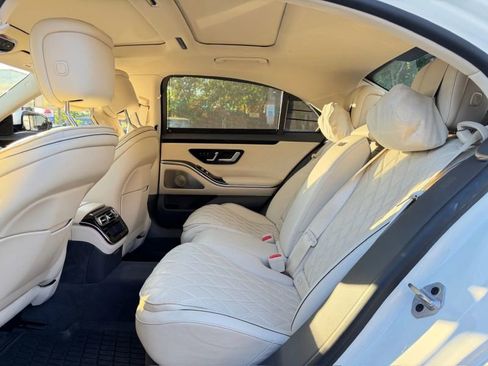 Used 2022 Mercedes-Benz S 580 4MATIC Sedan w/ AMG Line Package image 16