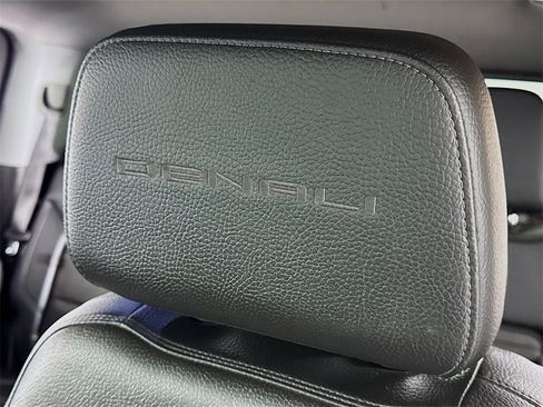 Used 2020 GMC Sierra 3500 Denali w/ Denali Ultimate Package image 17