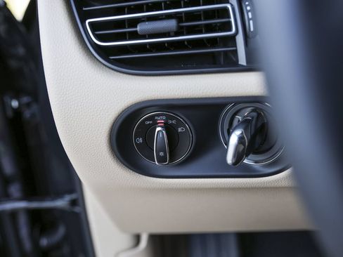Certified 2026 Porsche Macan AWD/4WD image 21