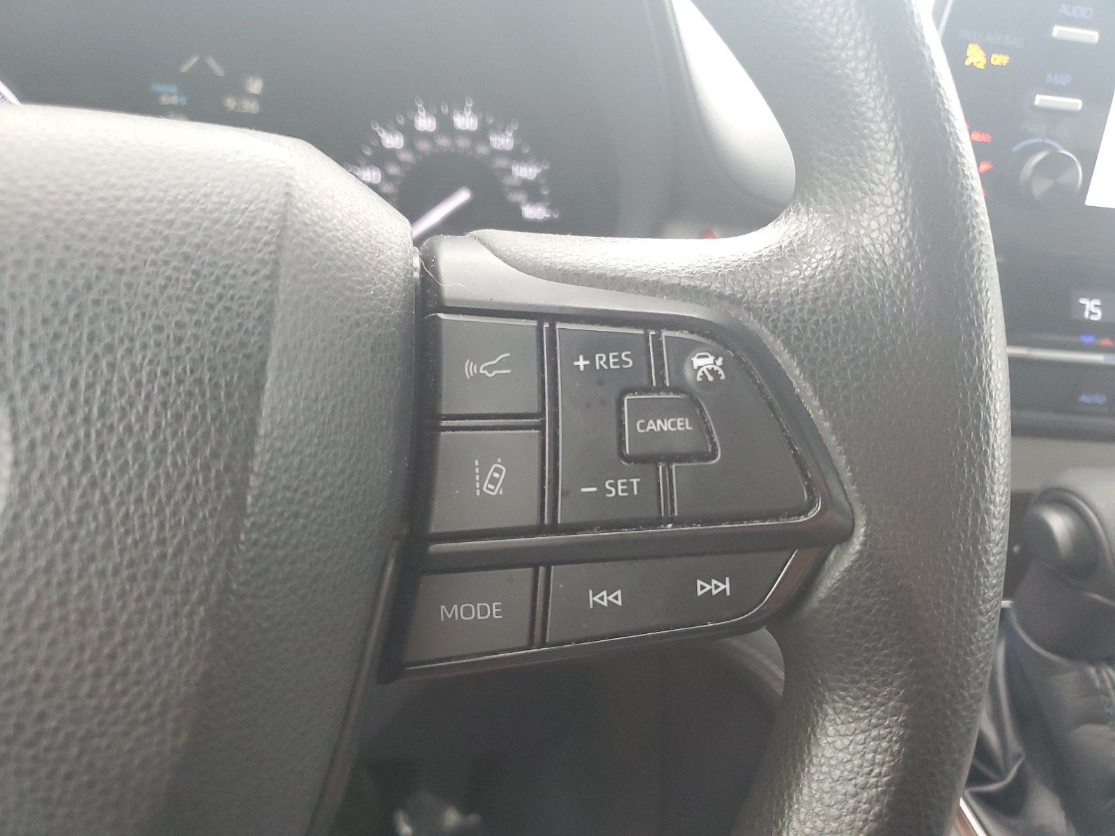 Used 2022 Toyota Sienna LE FWD image 22