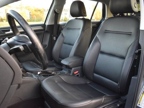 Used 2017 Volkswagen Golf S image 12