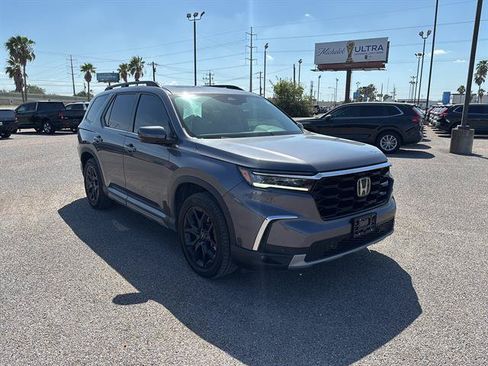 Used 2025 Honda Pilot Touring image 1
