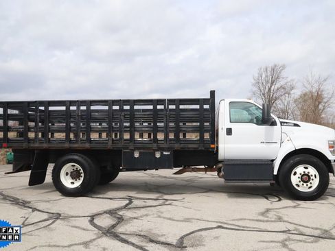 Used 2018 Ford F750 2WD Regular Cab Super Duty image 2