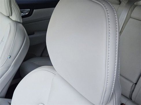 Used 2025 Volvo XC60 T8 Ultra w/ Protection Package Premier image 18