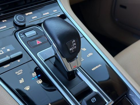 Used 2023 Porsche Panamera AWD/4WD image 21