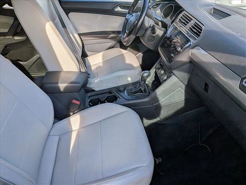 Used 2018 Volkswagen Tiguan SE image 20