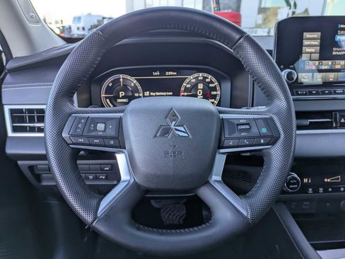 Used 2023 Mitsubishi Outlander SE image 23