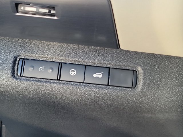 Used 2023 Nissan Pathfinder SL w/ Lighting Package (N92) FWD image 9