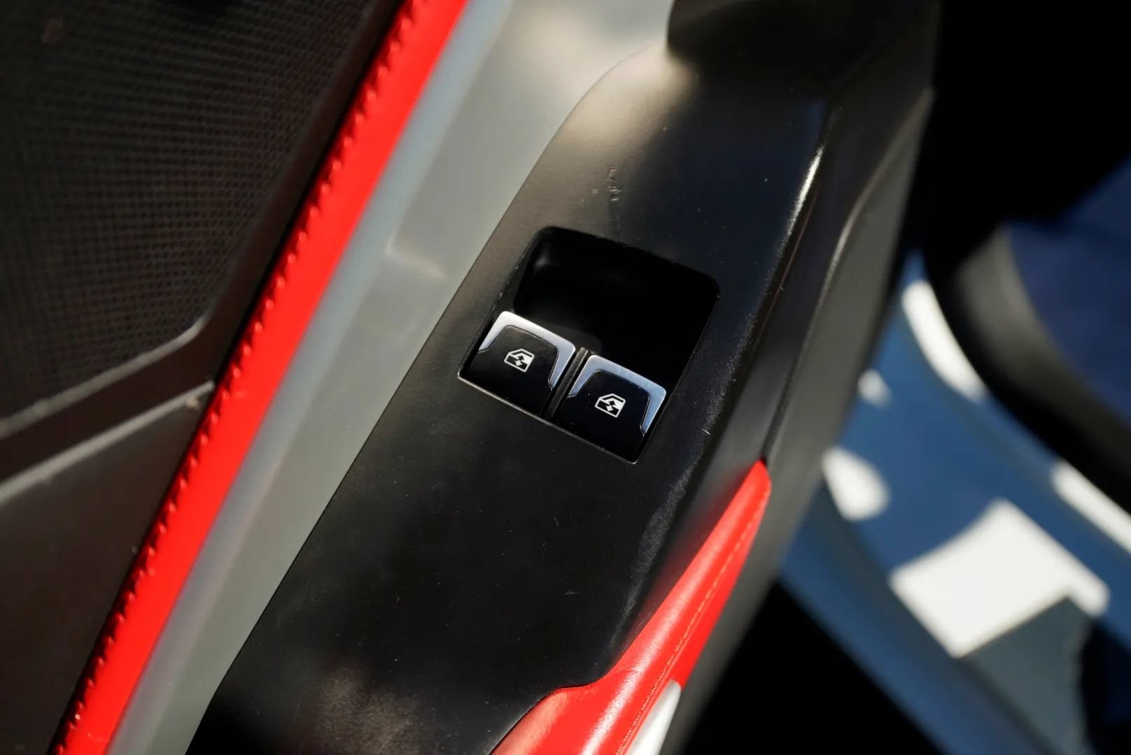 Used 2014 Chevrolet Corvette Stingray Coupe w/ Z51 3LT RWD image 30