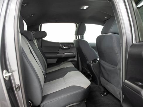 Used 2020 Toyota Tacoma TRD Sport AWD/4WD image 14