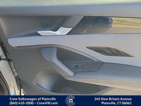 New 2025 Volkswagen Tiguan SE image 33