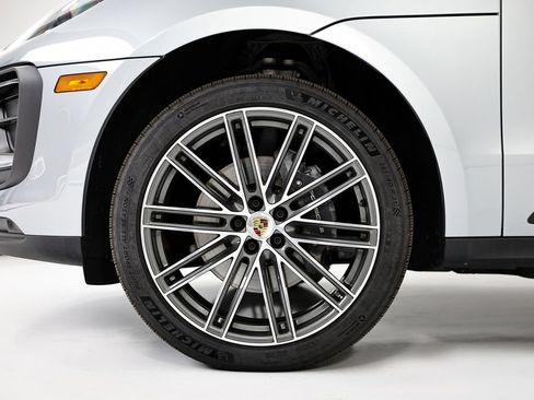 Certified 2026 Porsche Macan AWD/4WD image 13