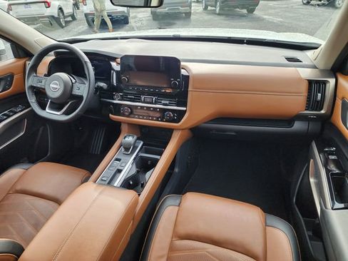 Used 2024 Nissan Pathfinder Platinum w/ Cargo Package image 19