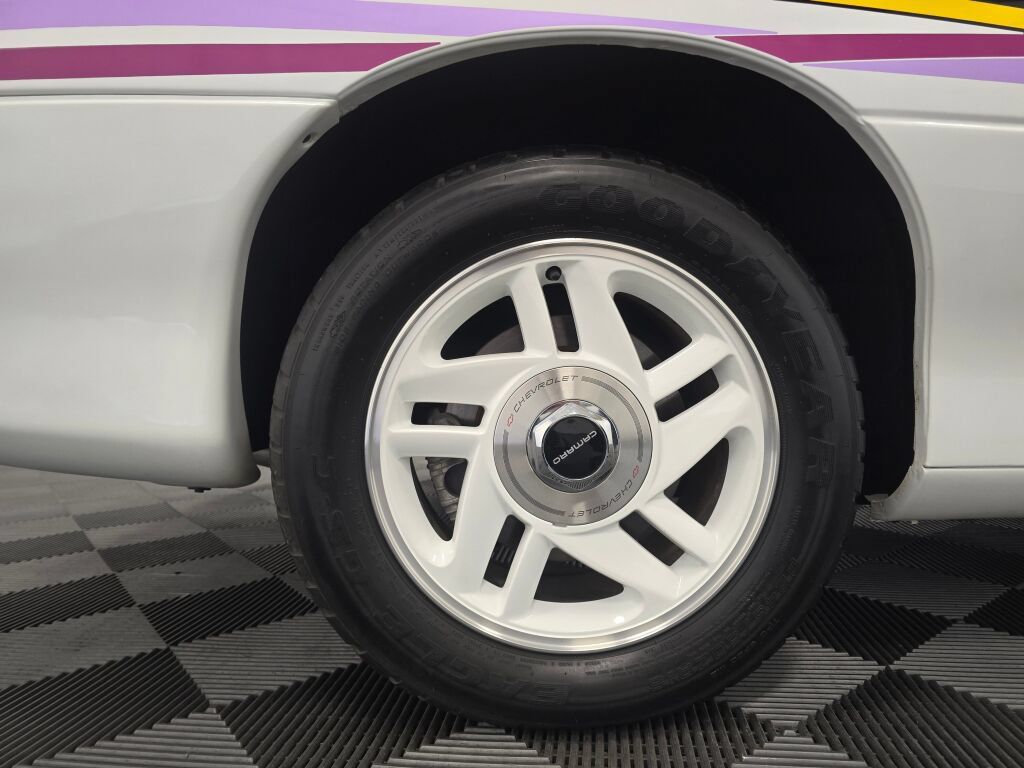 Used 1993 Chevrolet Camaro Z28 RWD image 18