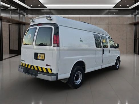Used 2000 GMC Savana 3500 Extended RWD image 25