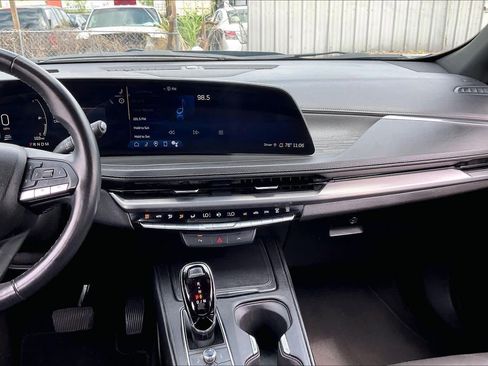 Used 2024 Cadillac XT4 Premium Luxury image 6