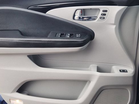 Used 2018 Honda Pilot Elite image 18