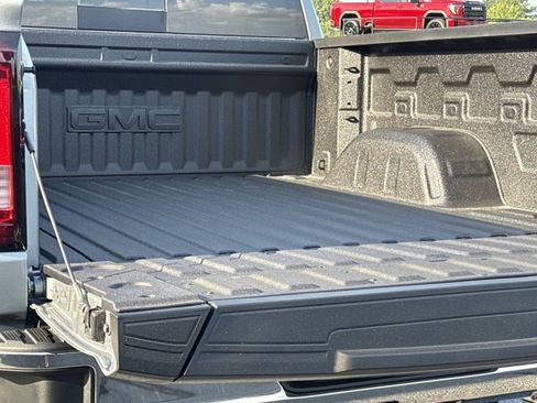 New 2026 GMC Sierra 1500 SLT AWD/4WD image 11