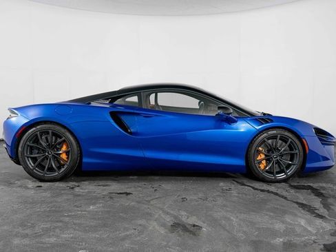 Used 2024 McLaren Artura Performance image 12