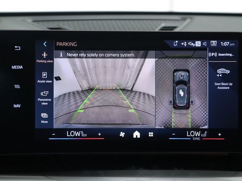 Used 2025 BMW X1 xDrive28i w/ Technology Package image 17