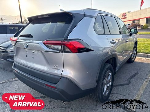 Used 2022 Toyota RAV4 LE AWD/4WD image 8