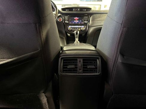 Used 2018 Nissan Rogue SV image 33