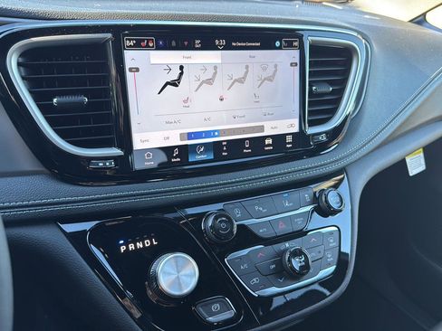 New 2026 Chrysler Pacifica Select image 20