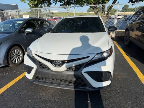 Used 2024 Toyota Camry SE w/ Convenience Package FWD image 1