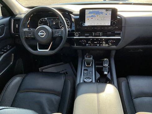 Certified 2024 Nissan Pathfinder SL w/ Lighting Package (N92) image 23