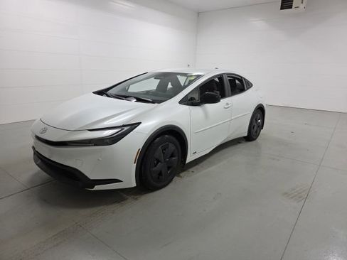 New 2026 Toyota Prius LE image 3