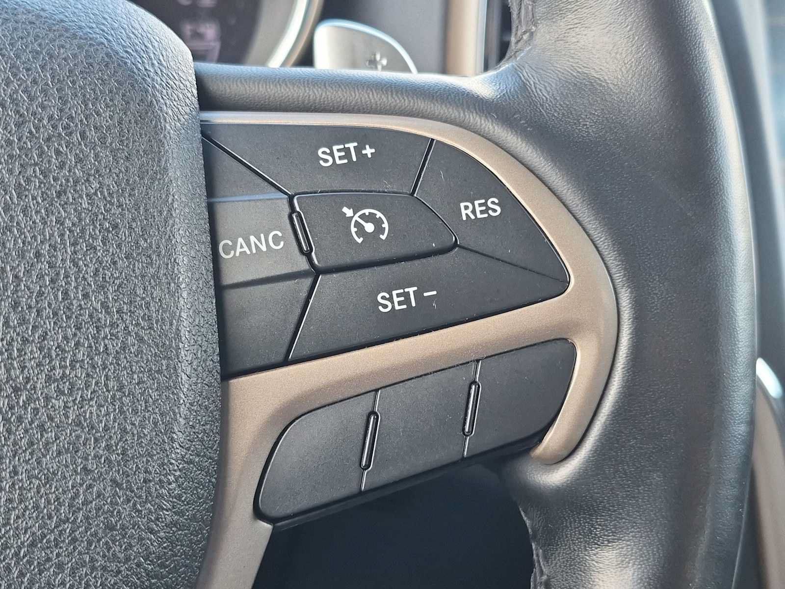 Used 2015 Jeep Grand Cherokee Altitude AWD/4WD image 25