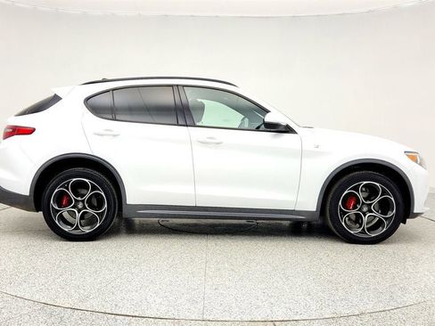 Used 2022 Alfa Romeo Stelvio Ti image 4