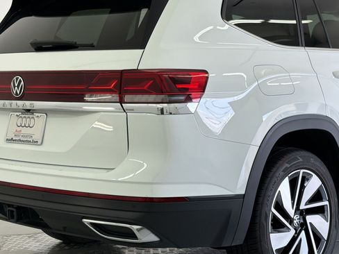 Used 2025 Volkswagen Atlas SE FWD image 24
