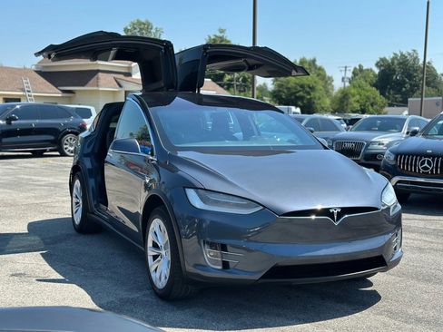 Used 2018 Tesla Model X 75D image 5