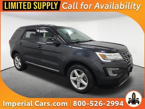Used 2017 Ford Explorer XLT image 1