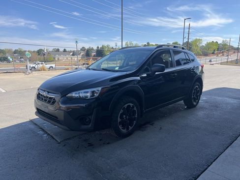 Used 2021 Subaru Crosstrek 2.0i image 3