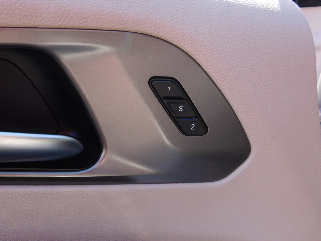 Used 2024 Chrysler Pacifica Limited FWD image 19