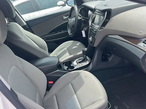 Used 2018 Hyundai Santa Fe SE AWD/4WD image 18