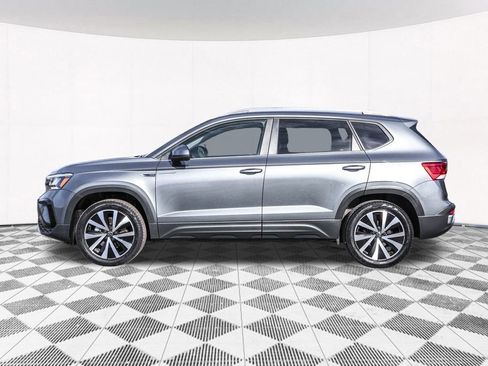 Certified 2022 Volkswagen Taos SE image 15