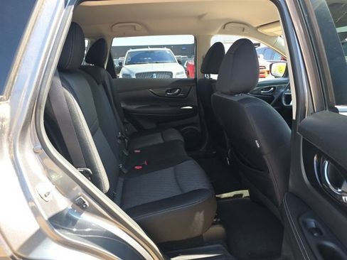 Used 2018 Nissan Rogue SV AWD/4WD image 11